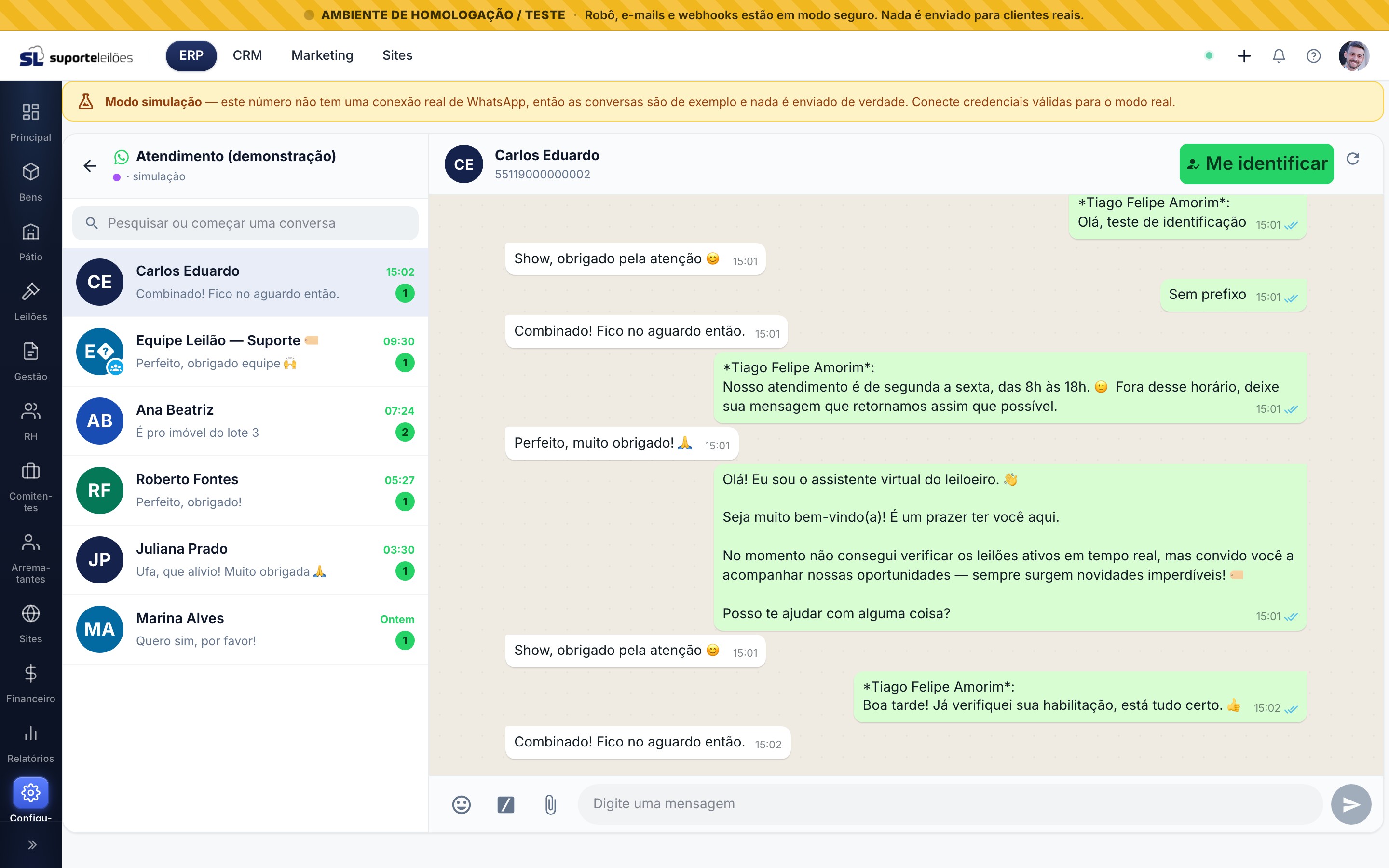 Botão "Me identificar" ligado e mensagens assinadas com o nome do atendente